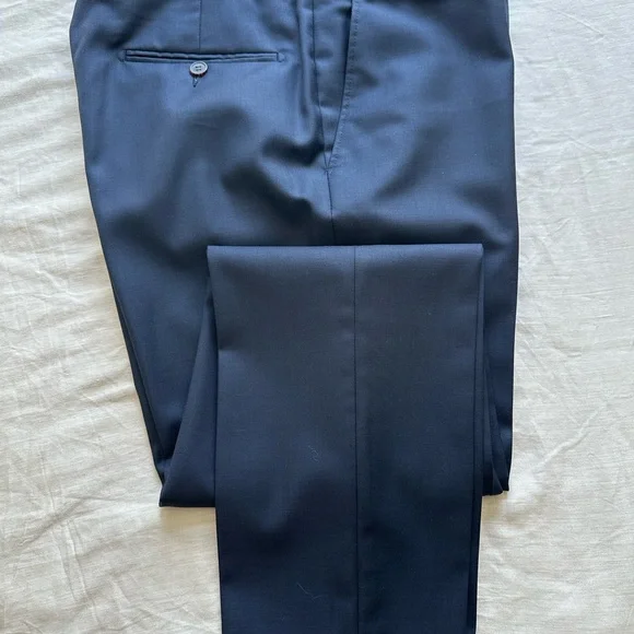 Suitsupply S110’s Midnight Blue Lazio Suit